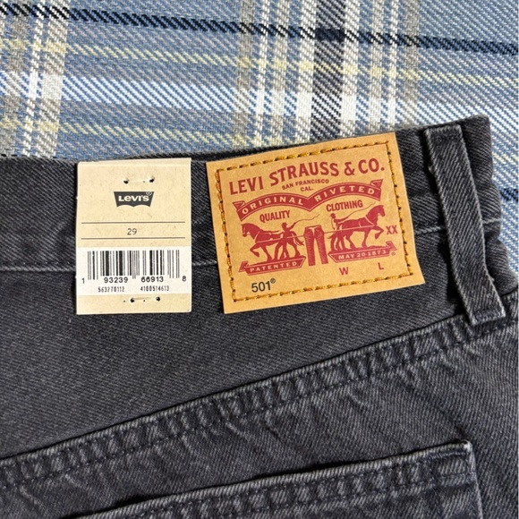 NWT Levi’s 501 Jean Shorts Ripped High Rise Button Fly Inseam New size 29 - Picture 10 of 11